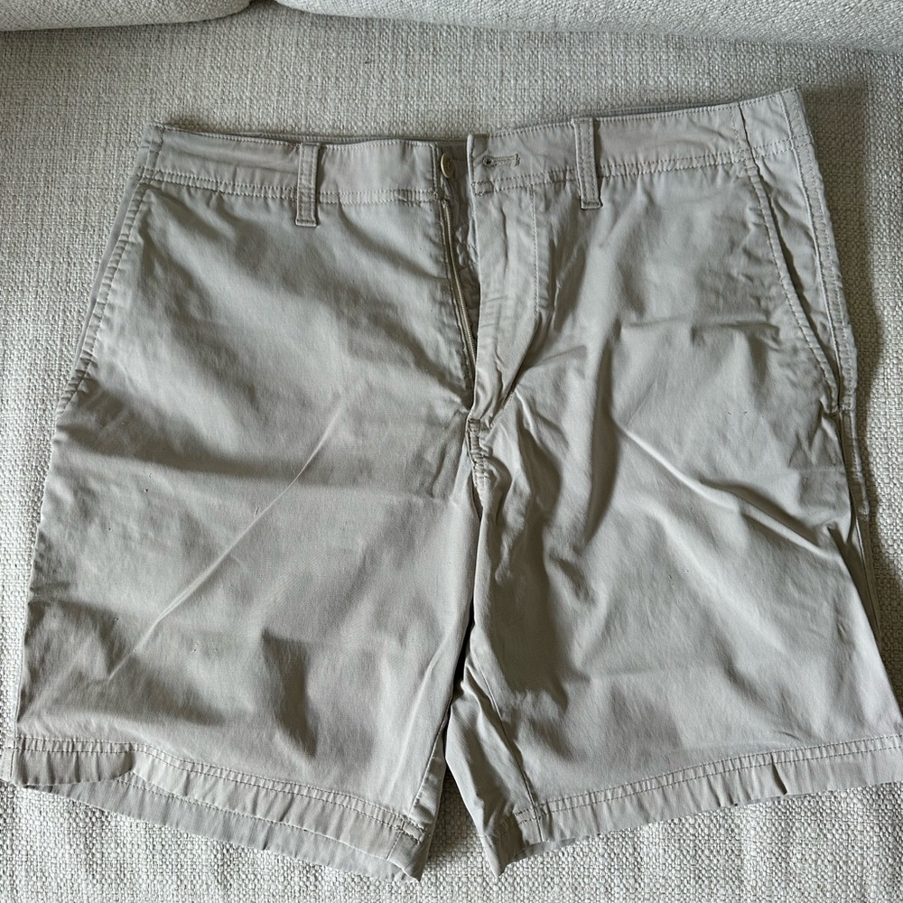 Duck Head 8” Harbor Performance Short - Stone
32 Waist